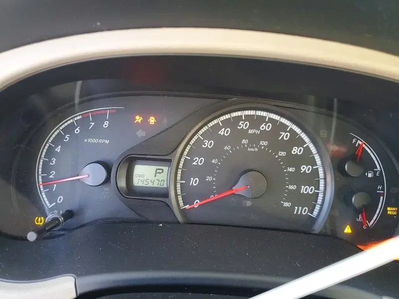 2011 TOYOTA SIENNA LE 8-PASSENGER  