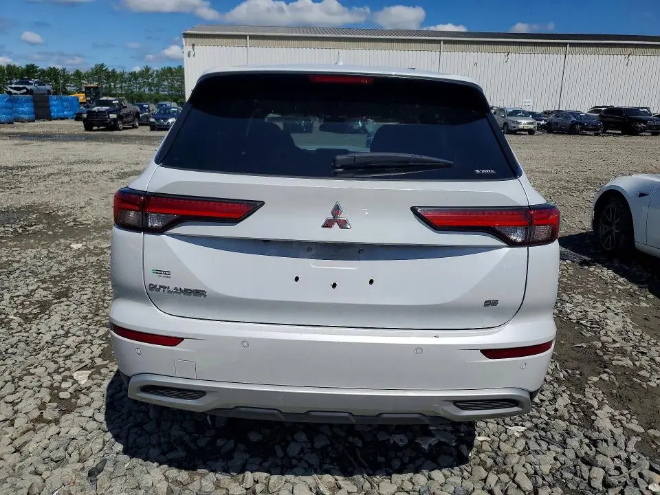 2024 MITSUBISHI OUTLANDER SE  