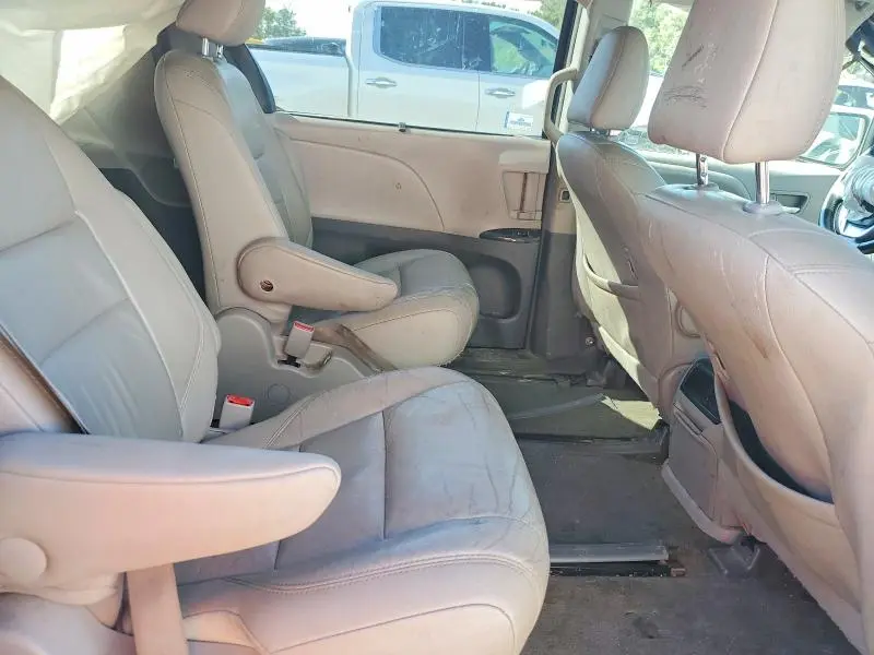 2015 TOYOTA SIENNA XLE 7-PASSENGER  
