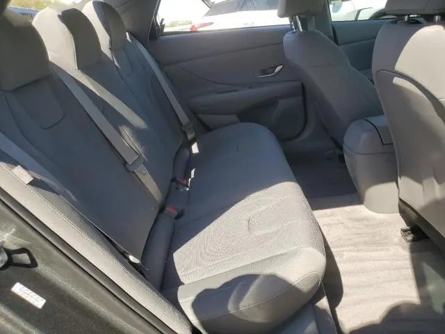 2024 HYUNDAI ELANTRA SE  