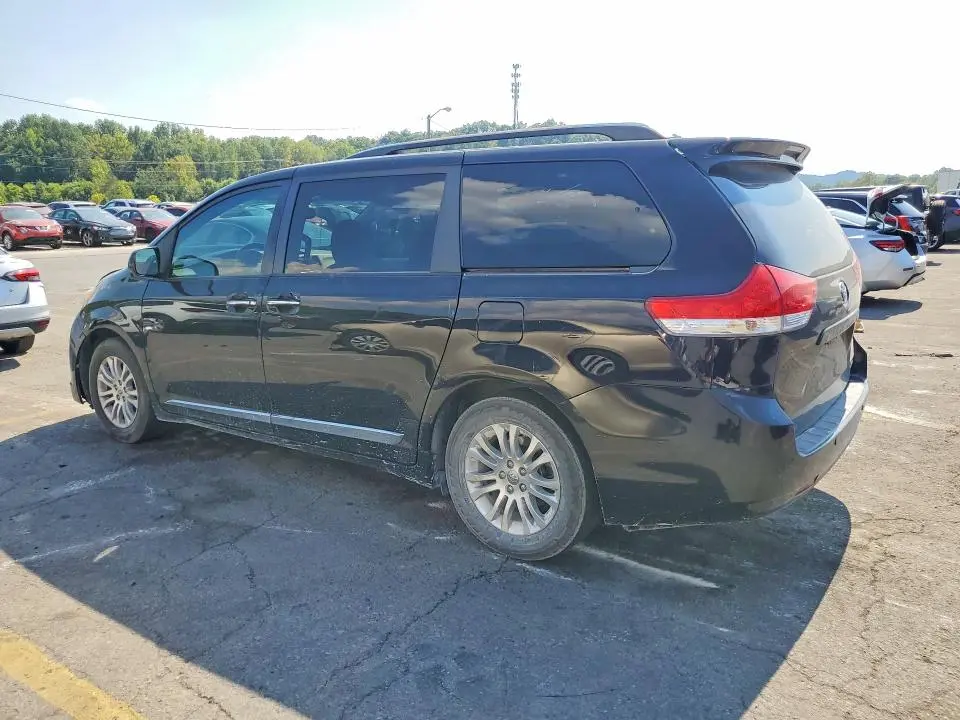 2014 TOYOTA SIENNA XLE 8-PASSENGER  