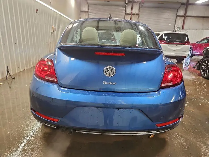 2018 VOLKSWAGEN BEETLE SE  