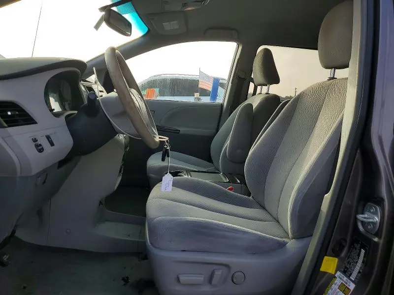 2012 TOYOTA SIENNA LE  