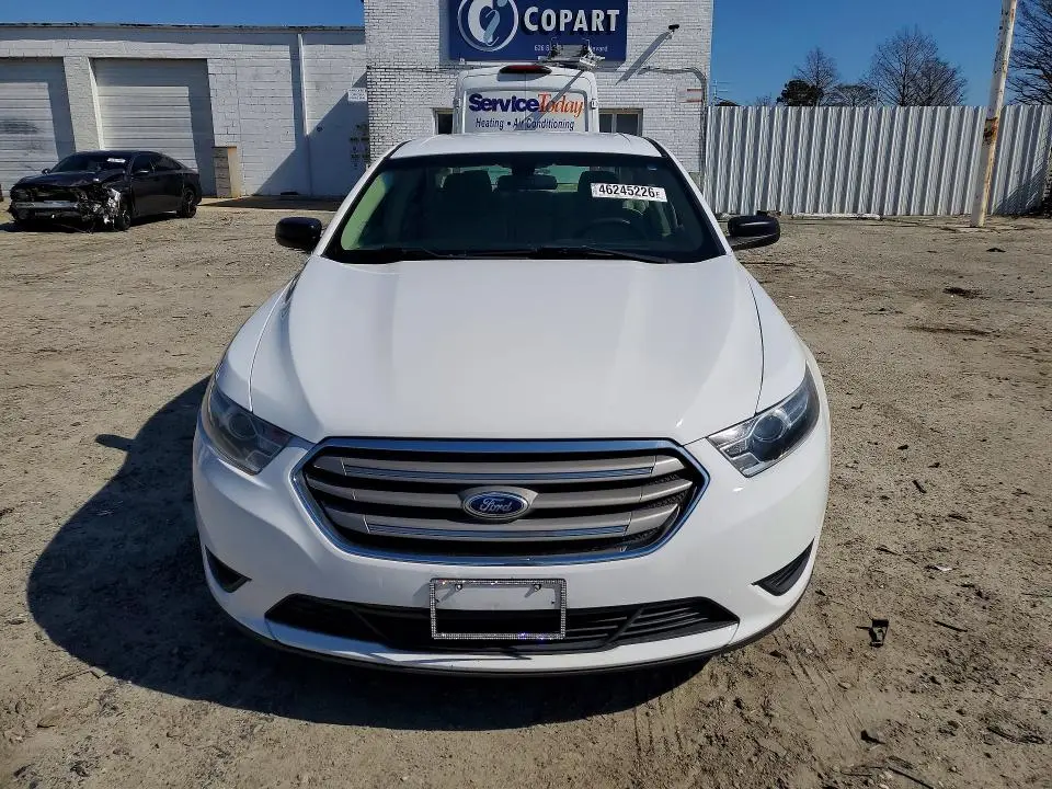 2015 FORD TAURUS SE  