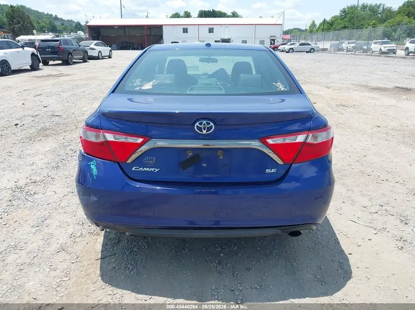 2015 TOYOTA CAMRY SE