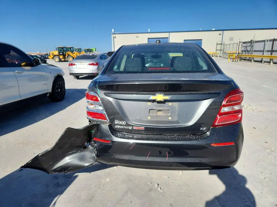 2017 CHEVROLET SONIC LT  
