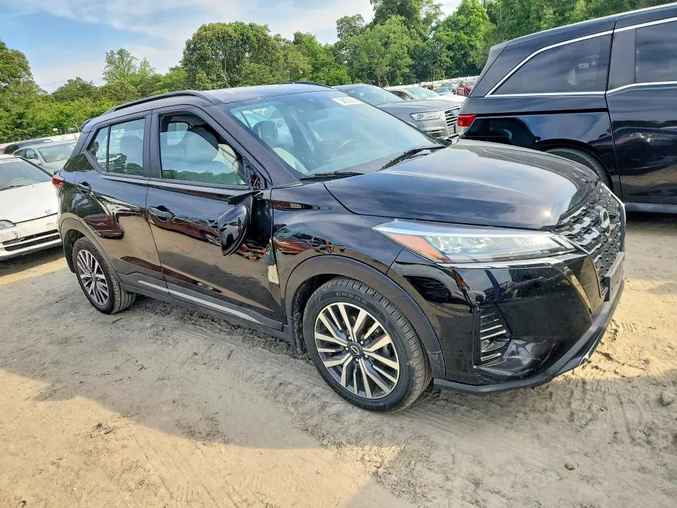 2024 NISSAN KICKS SR  