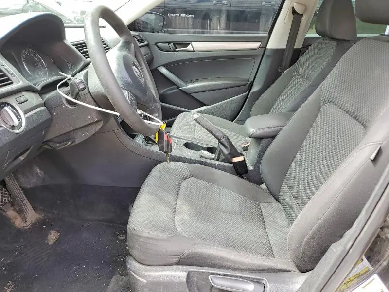 2013 VOLKSWAGEN PASSAT S  