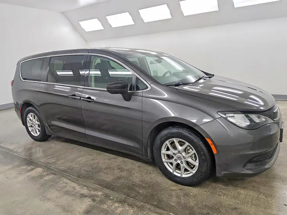 2022 CHRYSLER VOYAGER LX  