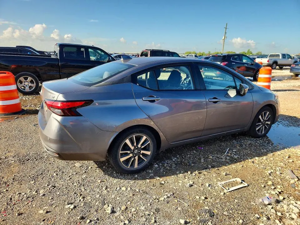 2021 NISSAN VERSA SV  