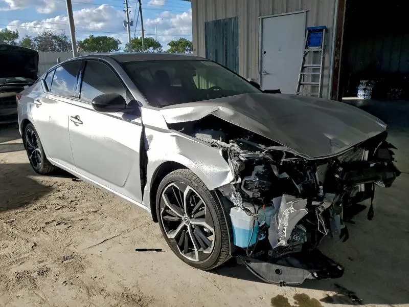 2024 NISSAN ALTIMA SR  