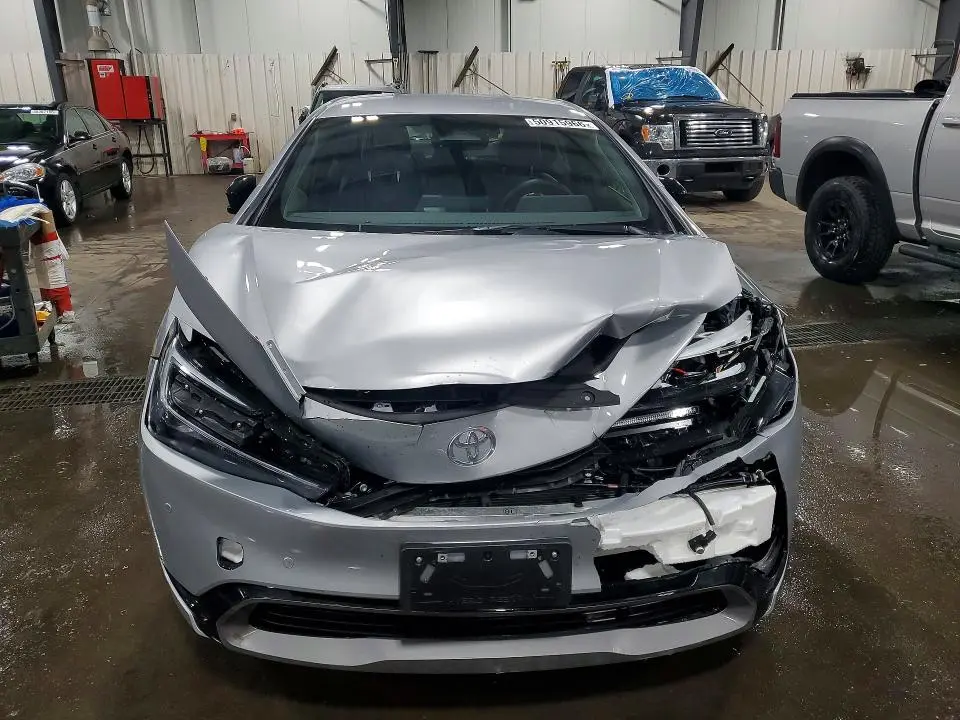 2025 TOYOTA PRIUS XLE  