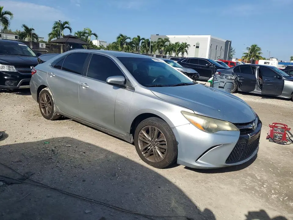 2015 TOYOTA CAMRY SE  