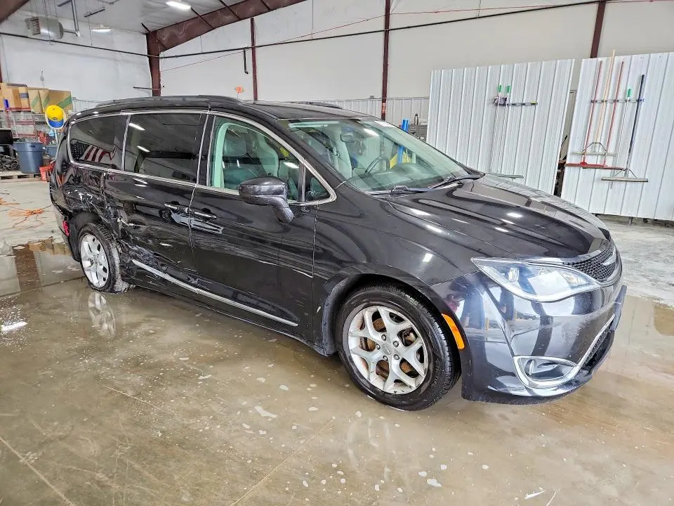2017 CHRYSLER PACIFICA TOURING L  