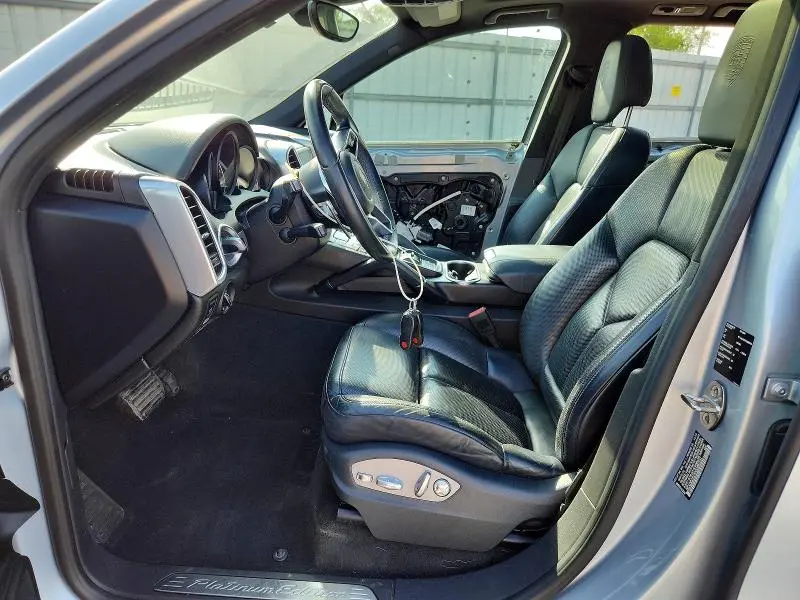 2017 PORSCHE CAYENNE   