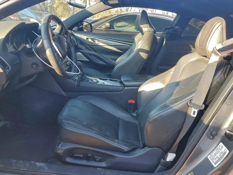 2021 INFINITI Q60 LUXE  