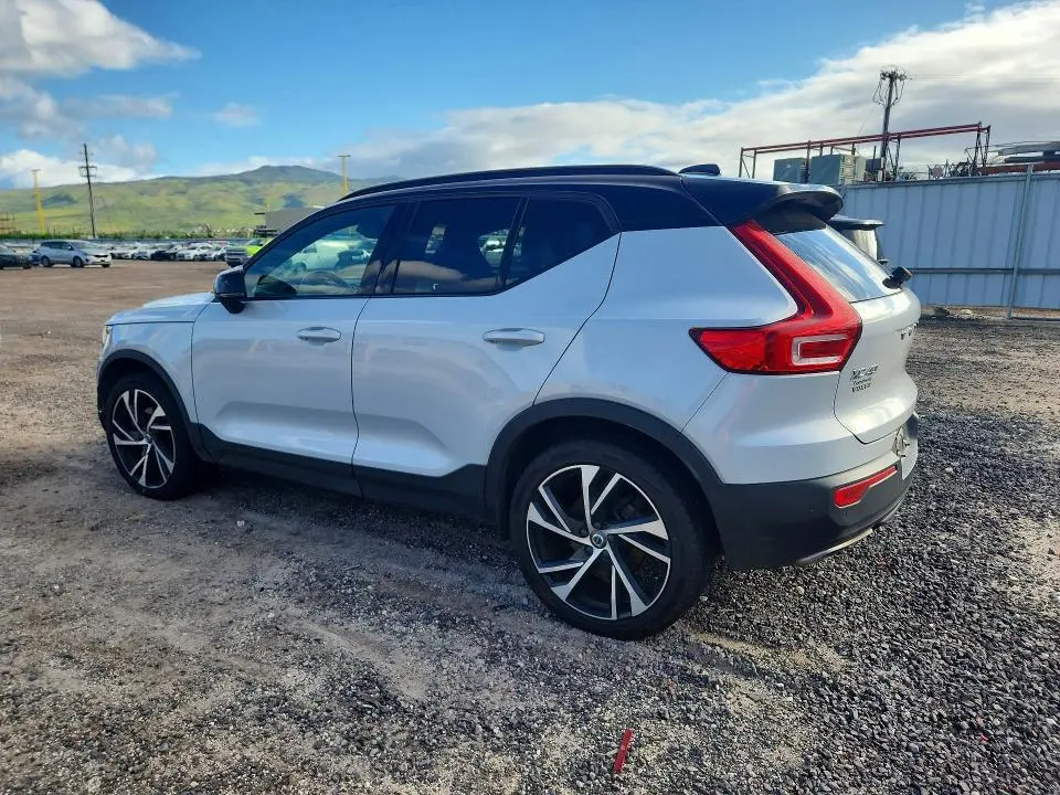 2020 VOLVO XC40 T5 R-DESIGN  