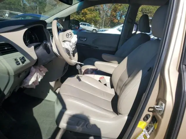 2011 TOYOTA SIENNA XLE  
