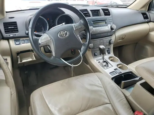 2010 TOYOTA HIGHLANDER SE