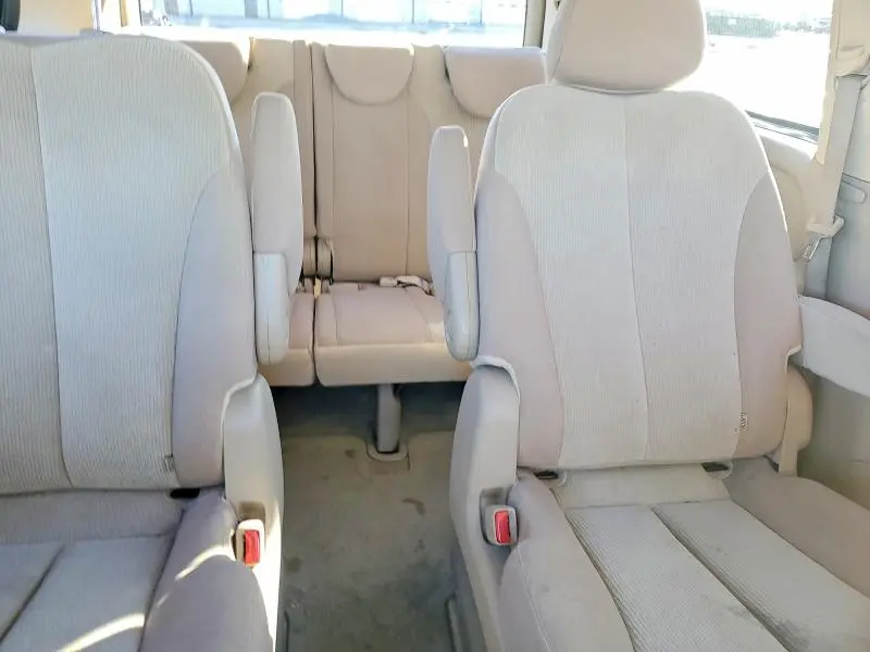 2012 KIA SEDONA LX  