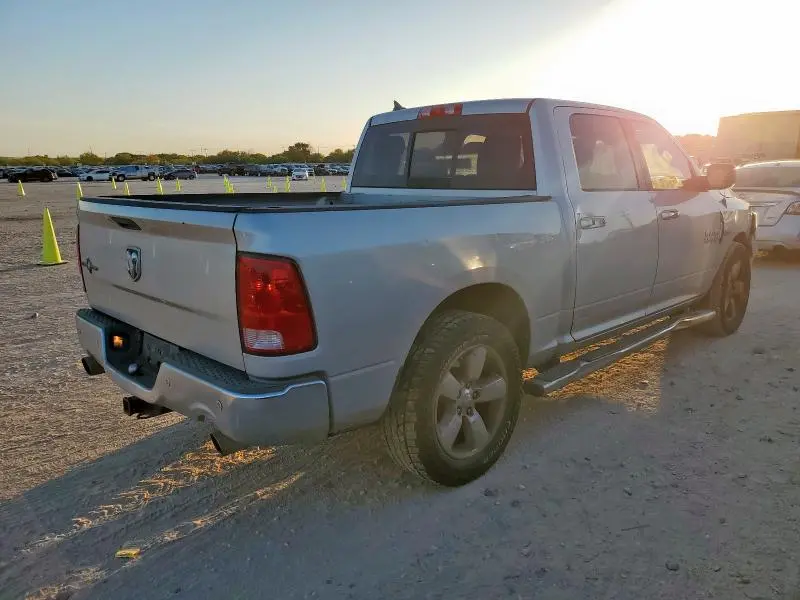 2015 RAM 1500 SLT  