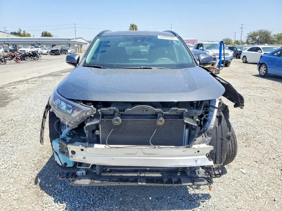 2019 TOYOTA RAV4 LE  