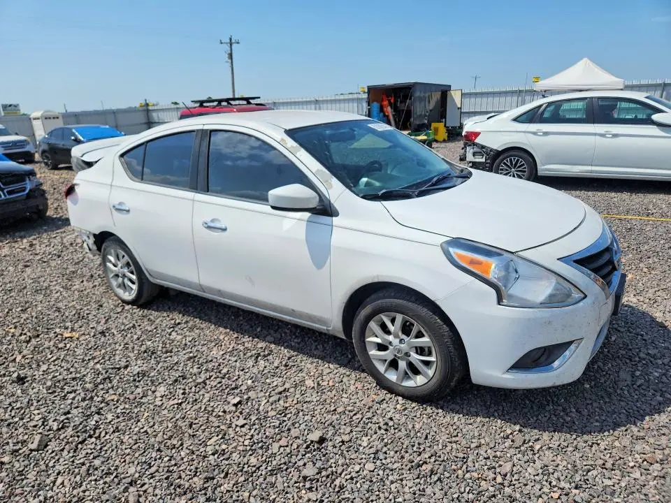 2018 NISSAN VERSA SV  