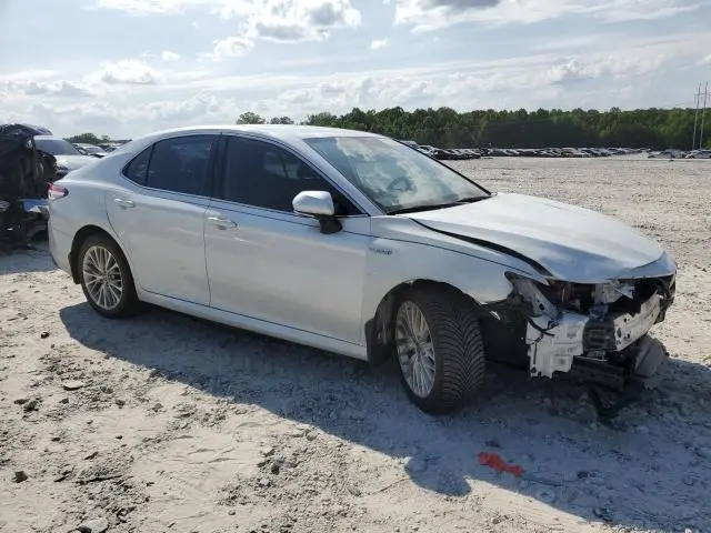 2020 TOYOTA CAMRY XLE  