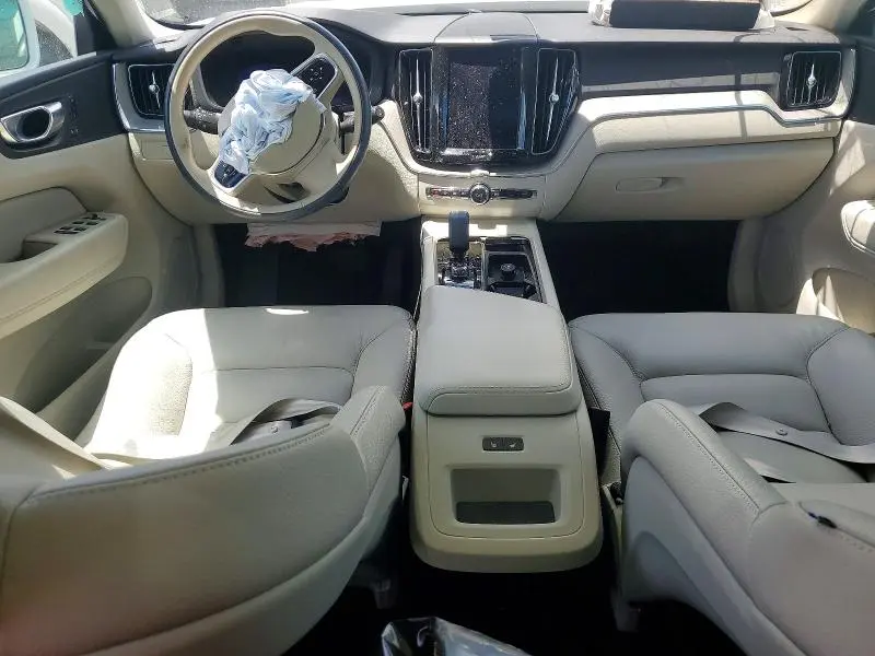 2023 VOLVO XC60 PLUS  