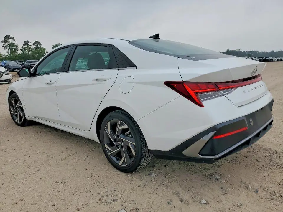 2025 HYUNDAI ELANTRA SEL  
