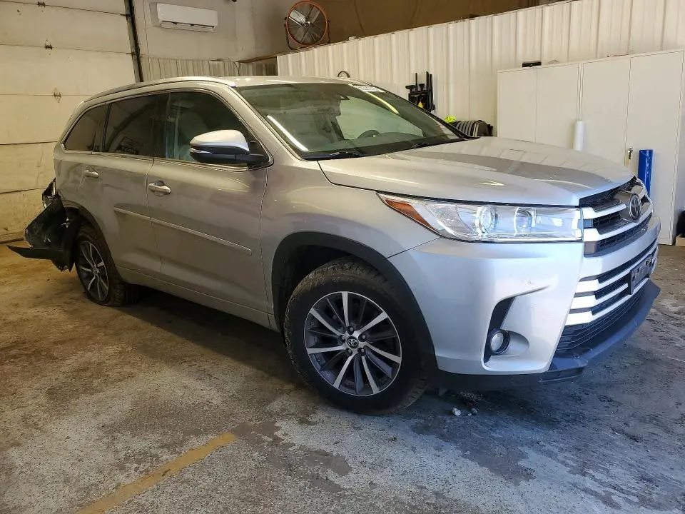2017 TOYOTA HIGHLANDER XLE  