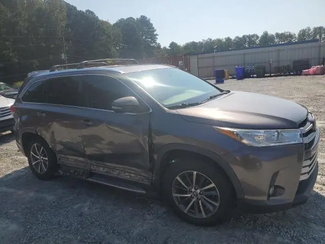 2018 TOYOTA HIGHLANDER SE  