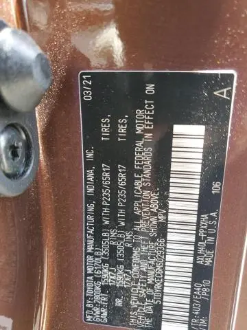 2021 TOYOTA SIENNA XLE  