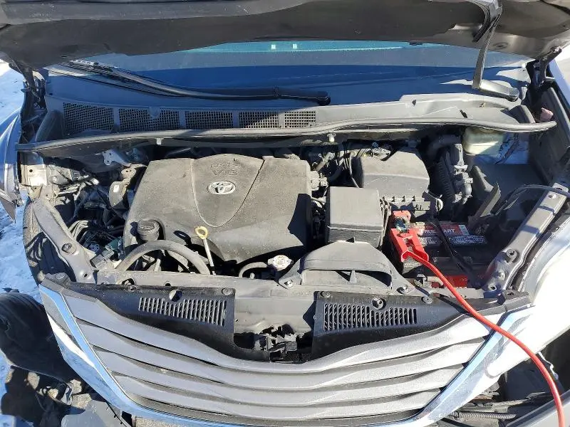 2017 TOYOTA SIENNA   