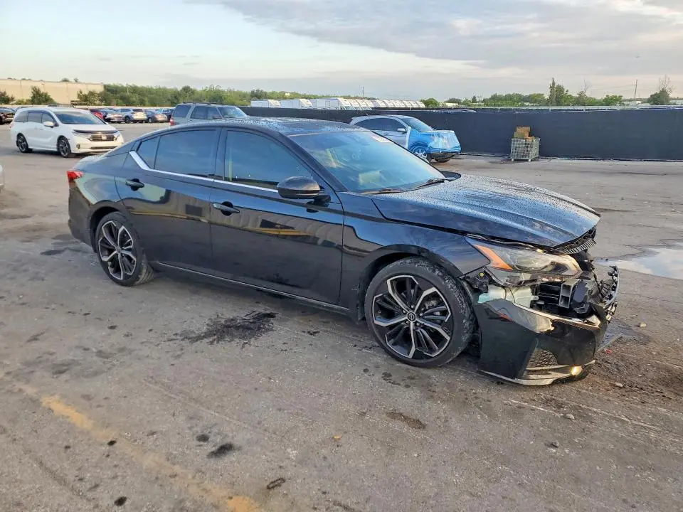 2025 NISSAN ALTIMA SR  