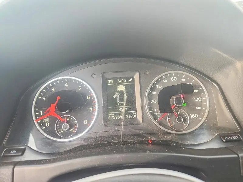 2011 VOLKSWAGEN TIGUAN S  