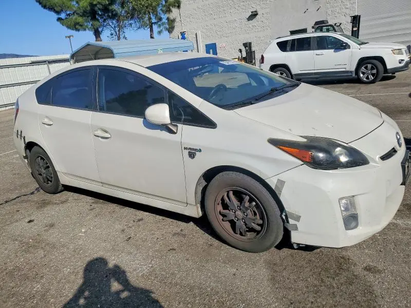 2010 TOYOTA PRIUS III  