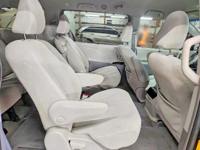 2012 TOYOTA SIENNA LE 8-PASSENGER  
