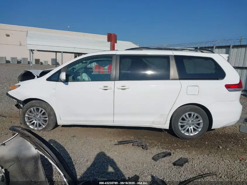 2014 TOYOTA SIENNA XLE V6 8 PASSENGER