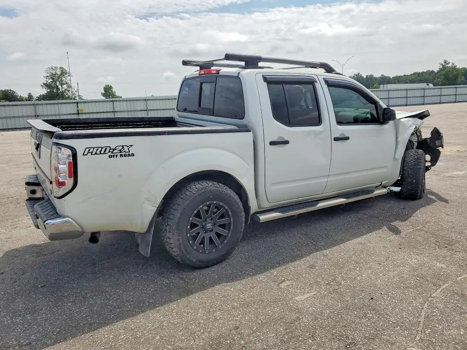 2014 NISSAN FRONTIER S  