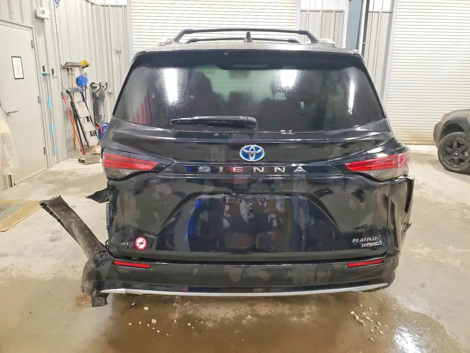 2023 TOYOTA SIENNA PLATINUM 7-PASSENGER  