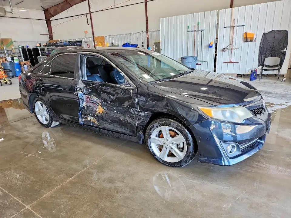 2012 TOYOTA CAMRY SE  