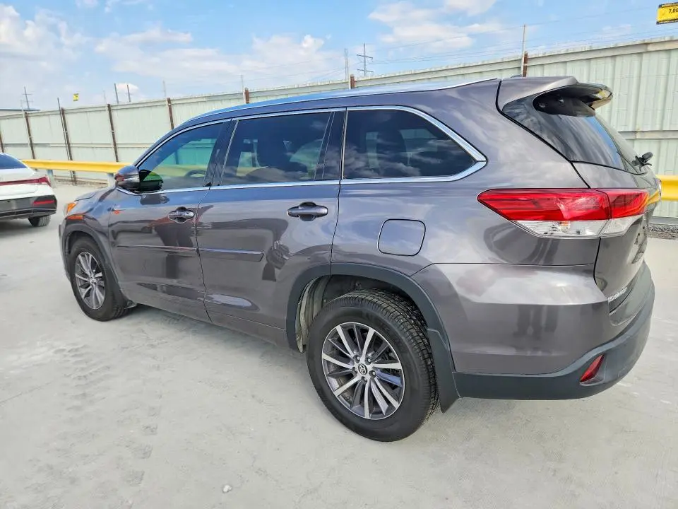 2018 TOYOTA HIGHLANDER XLE  