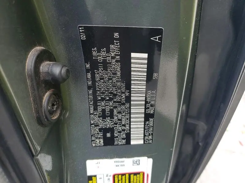 2011 TOYOTA SIENNA LE  