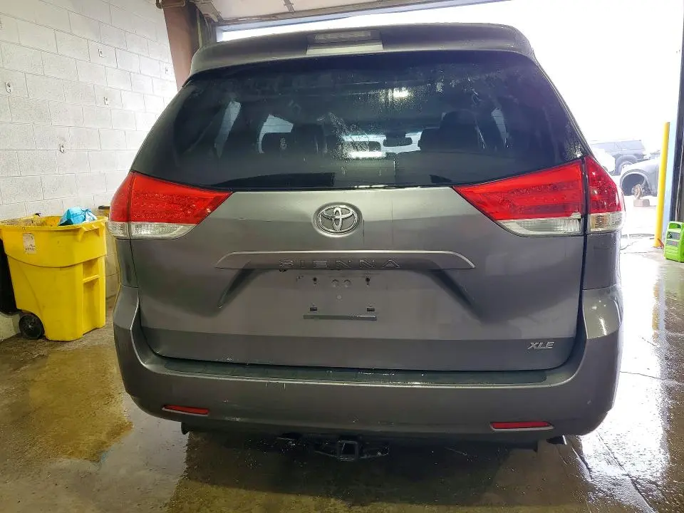 2011 TOYOTA SIENNA XLE 8-PASSENGER  