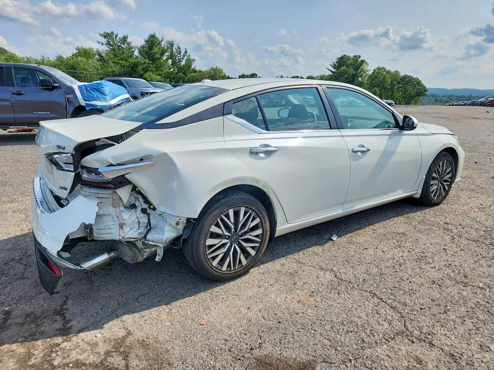 2023 NISSAN ALTIMA SV  