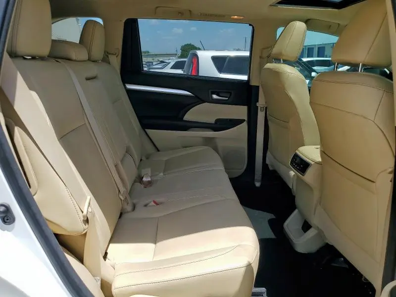 2018 TOYOTA HIGHLANDER SE  