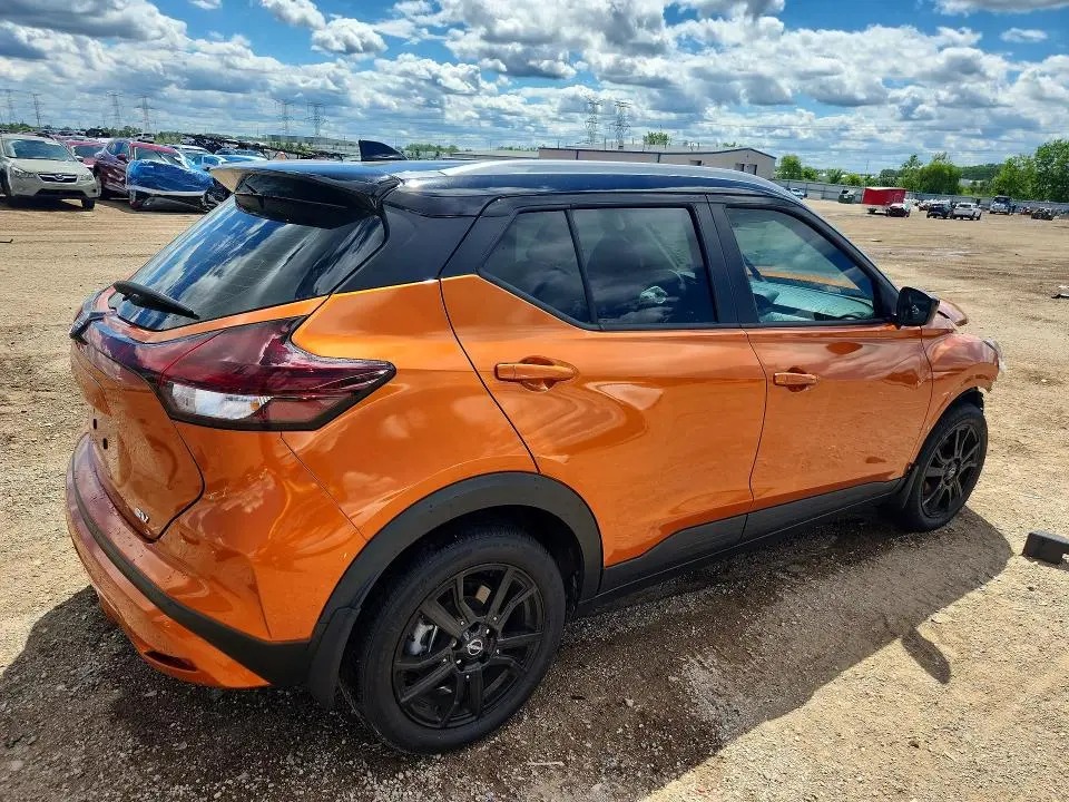 2022 NISSAN KICKS SV  