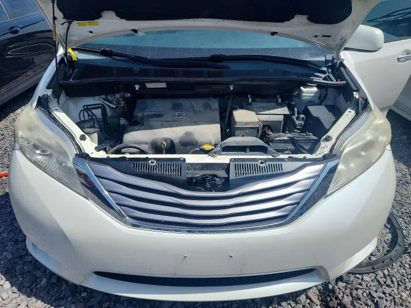 2015 TOYOTA SIENNA XLE PREMIUM 8-PASSENGER  