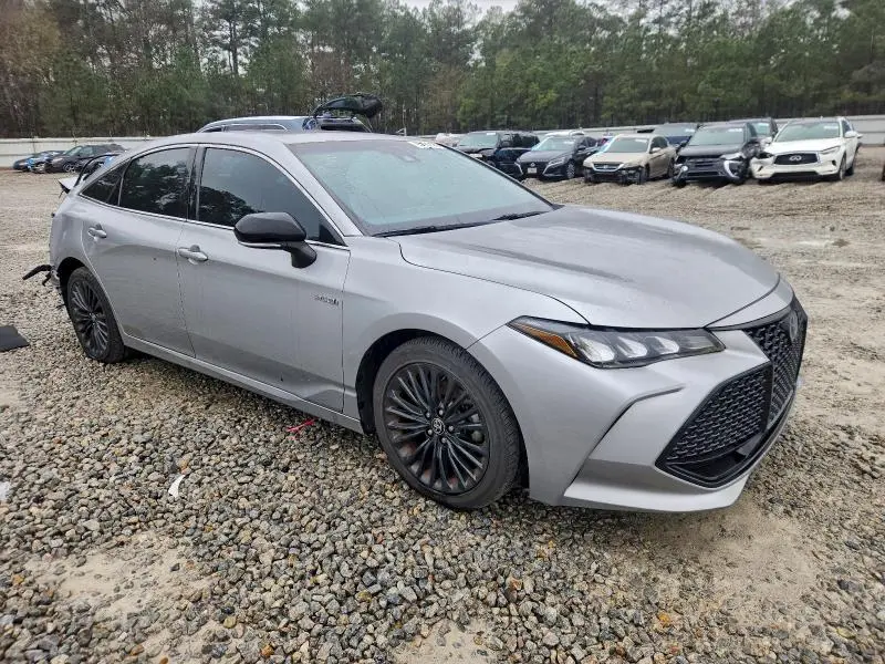 2020 TOYOTA AVALON XSE  